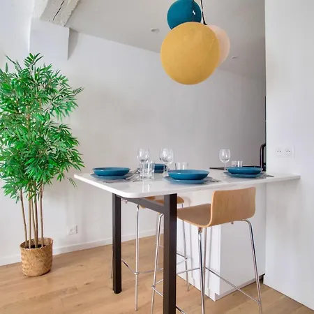 1 Bedroom Louvre Saint Honore Free Netflix Appartement Parijs